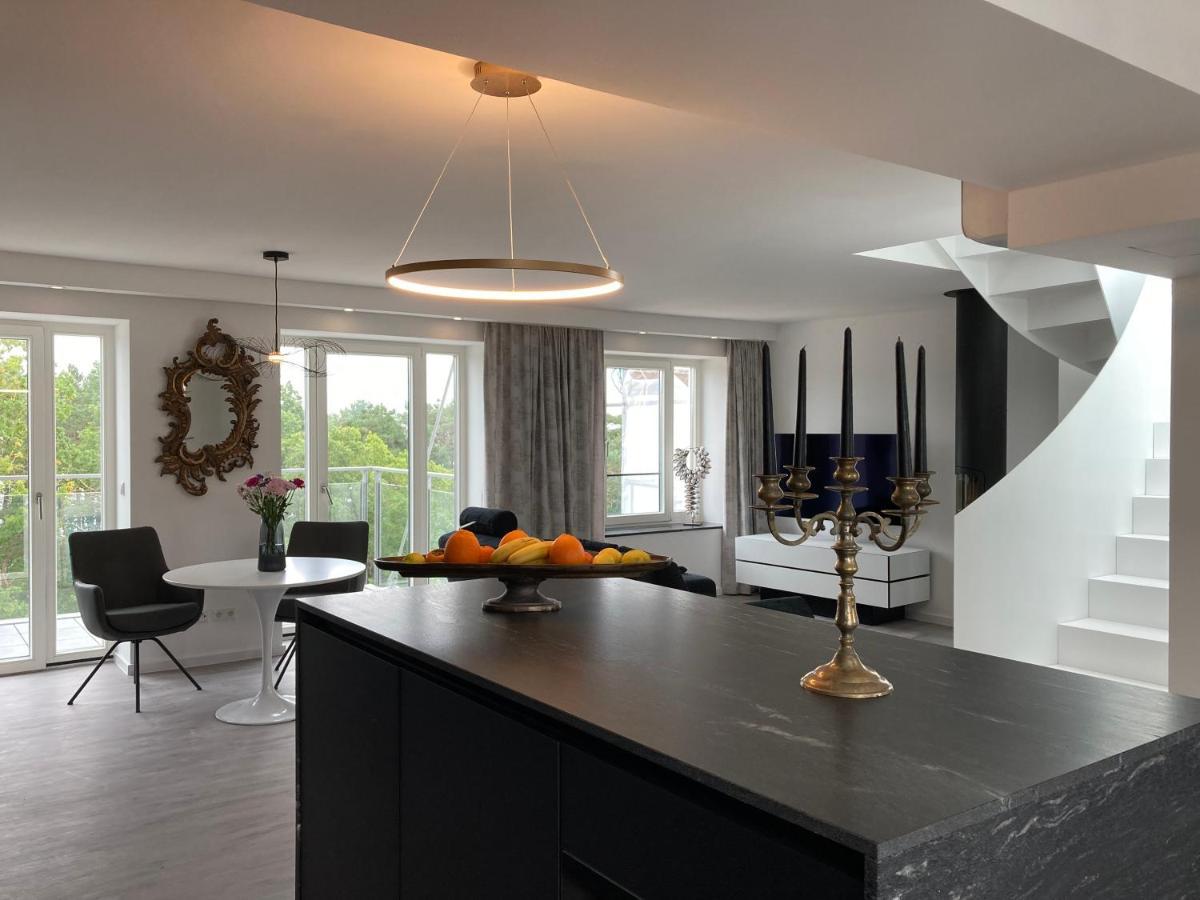 Penthouse Am Südstrand: Luxurious Seaside Retreat With Rooftop Terrace