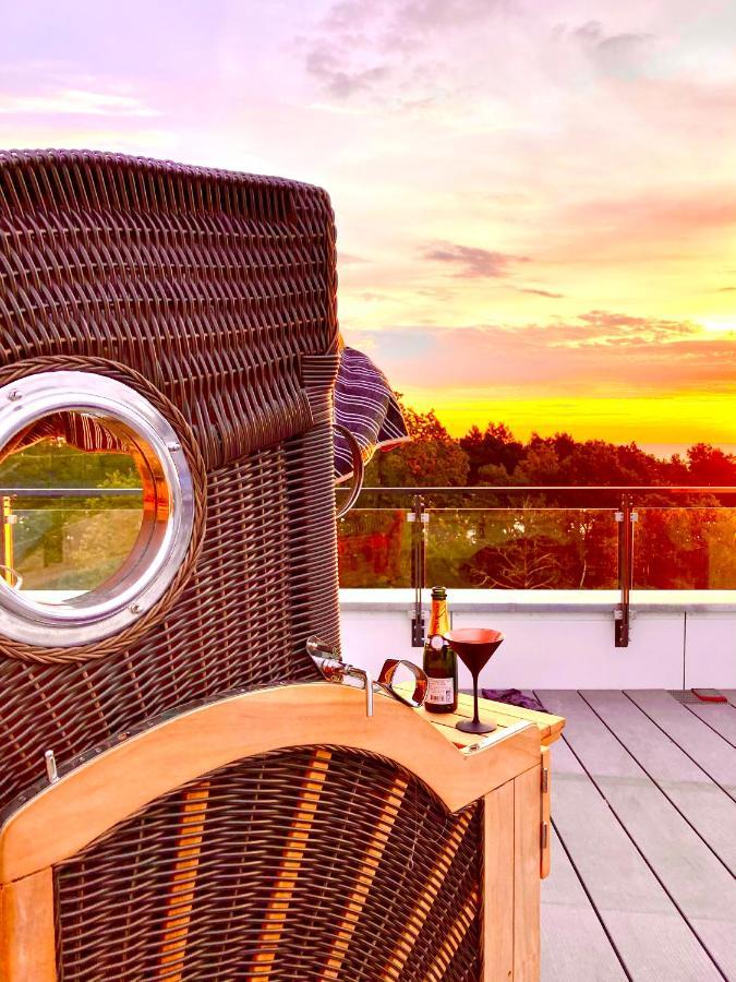 Penthouse Am Südstrand: Luxurious Seaside Retreat With Rooftop Terrace