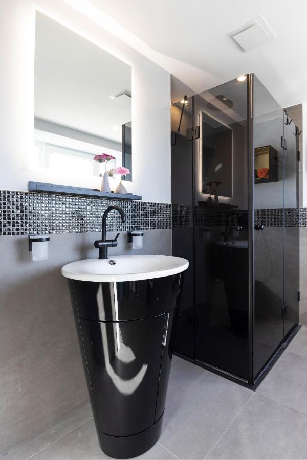 Penthouse Am Südstrand: Luxurious Seaside Retreat With Rooftop Terrace Apartment